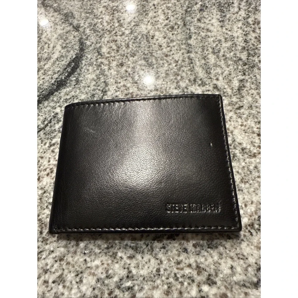 Steve Madden Men's Bi‎ - Fold Black Leather Wallet With Flip ID RFID Card Holder